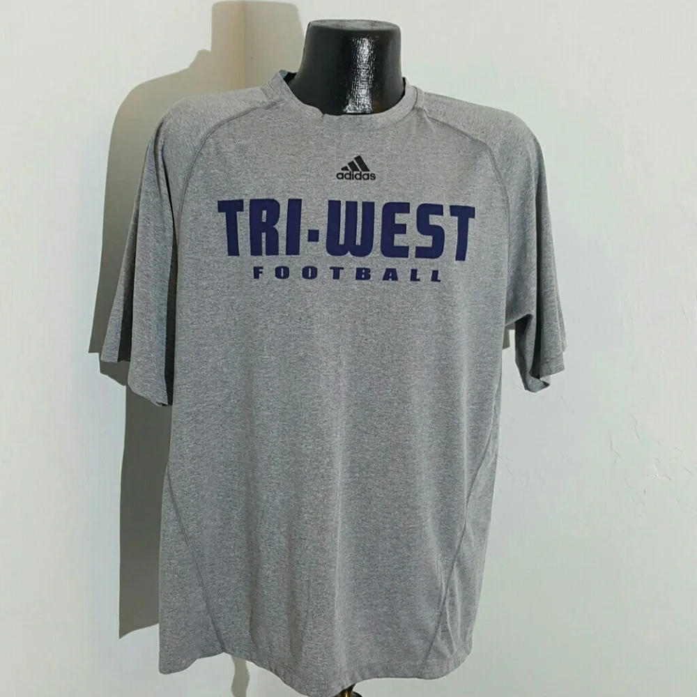 Adidas men gray Climalite sport shirt size M